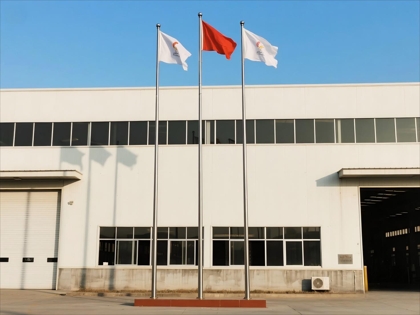 工厂三根旗杆位置的选择.jpg